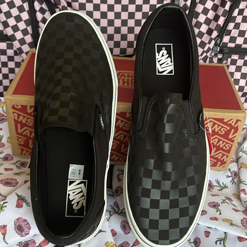 Vans Men’s Classic Slip-On (Checkerboard)Black/Black
VN000EYE276
Sneakers - Picture 13 of 15